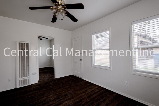 Building Photo - 343-345 E Marengo Ave