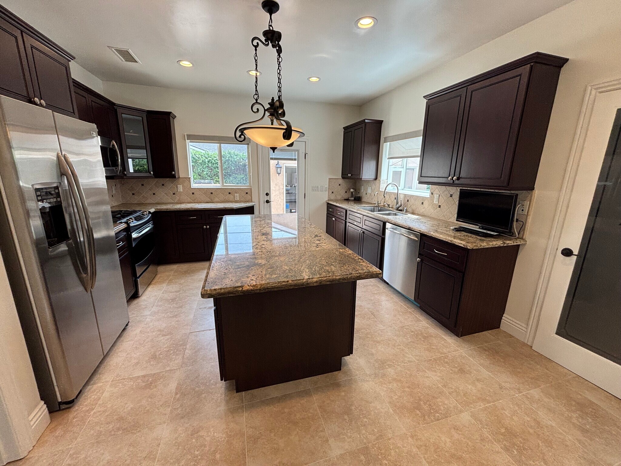 Kitchen - 5960 Balcom Ave