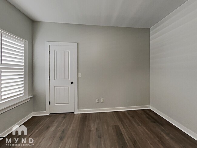 Building Photo - 325 Hathaway Ln
