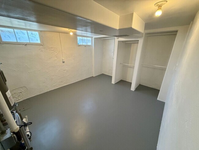 Building Photo - For Rent: 2 Bedroom, 1 Bathroom Home with Garage and Large Yard