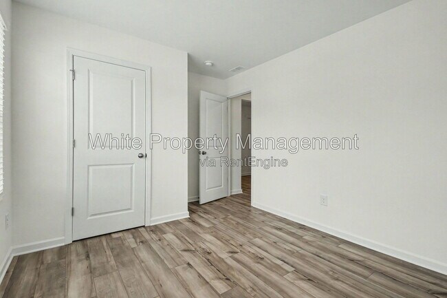 Building Photo - 313 W 18th St