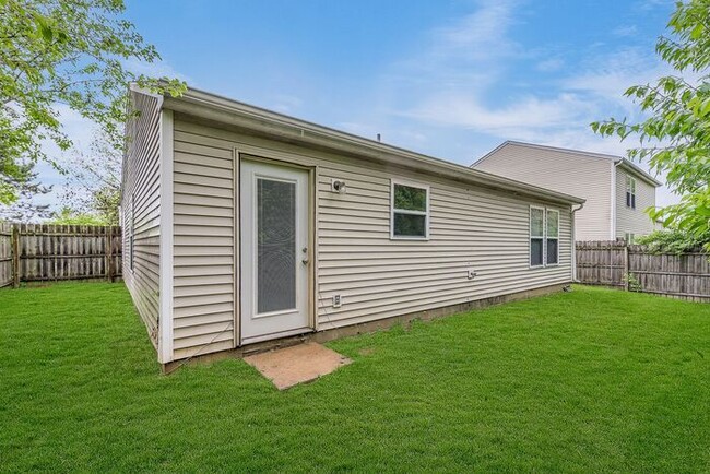 Building Photo - Sweet 3 Bedroom 2 Full Bath in Wayne Township