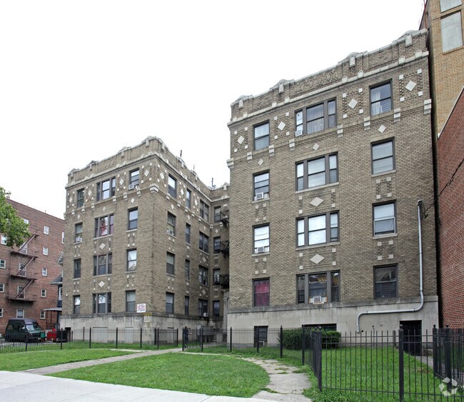 Building Photo - 425 Central Ave