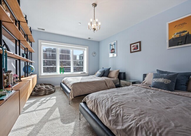 Building Photo - 441 W Deming Pl