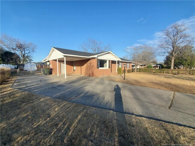 Building Photo - 1208 Cullen Dr