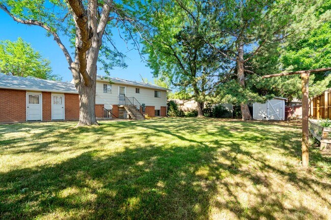 Building Photo - 2108 Applewood Rd