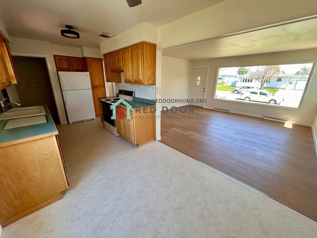 Building Photo - 5-bedroom, 2-bathroom house offers the perfect blend of comfort and functionality