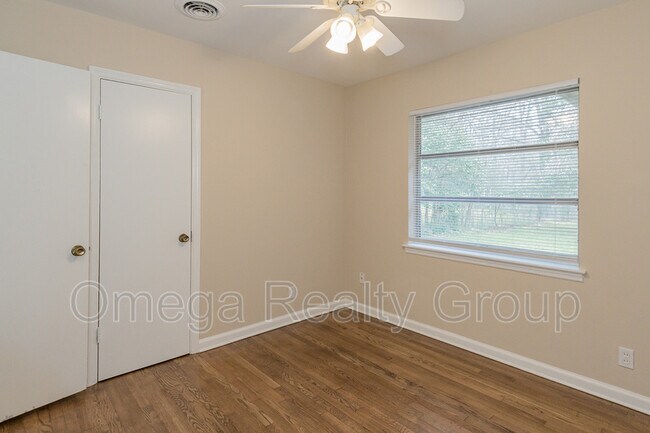 Building Photo - 1861 Gillespie Dr