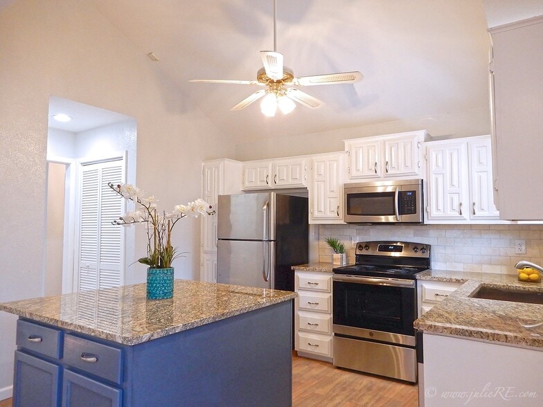 Building Photo - 3636 Country Club Dr W