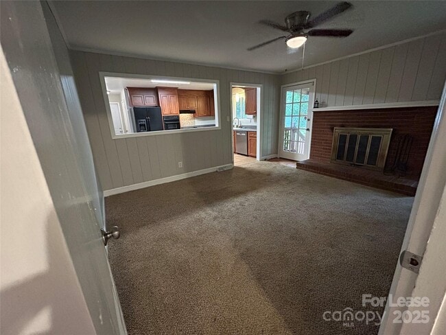 Building Photo - 6918 Woodstock Dr