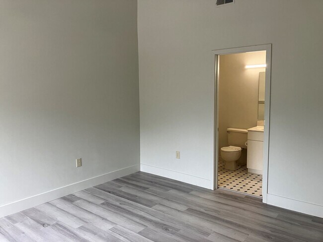 Building Photo - Spacious Condo in the Heart of Calabash