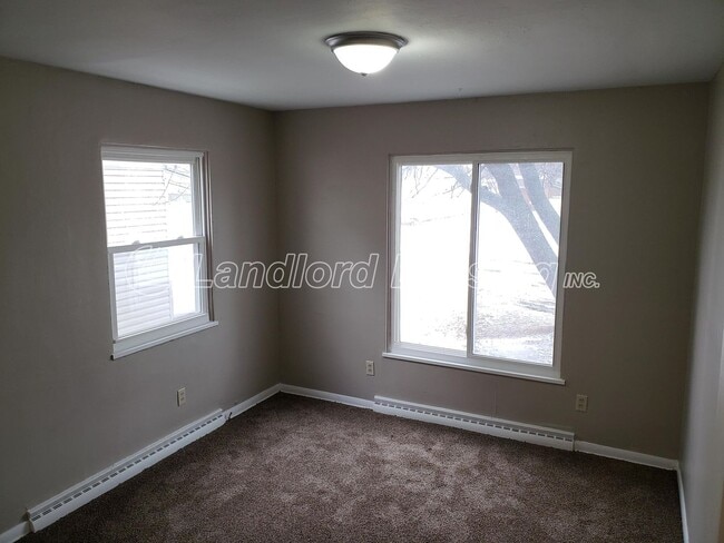 Building Photo - Spacious 4 Bedroom Home in Vermilion Near ...