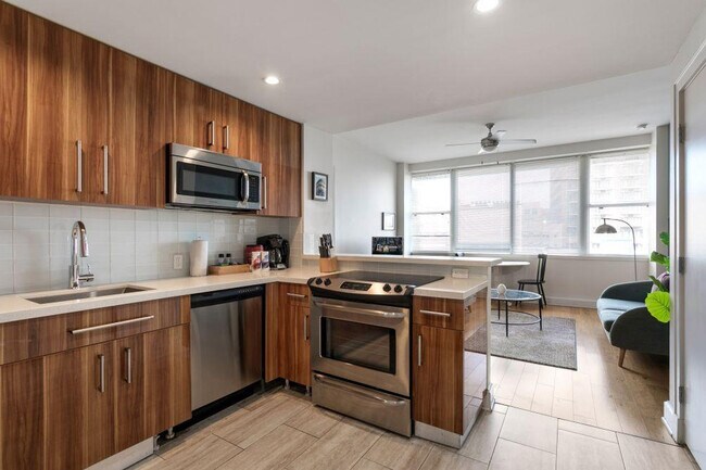 Building Photo - 925 Common St