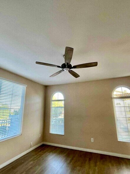 New ceiling fan/light in living room - 285 Reef Point Way