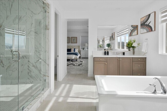 Building Photo - Model-Perfect 5 Bedroom Home in Valencia!