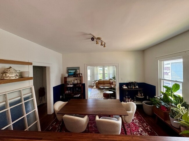 Building Photo - Renovated DTR Bungalow!