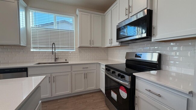 Building Photo - 2173 N Renn Ave