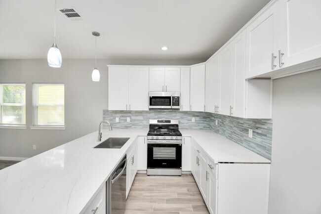 Building Photo - 5941 Southlea St