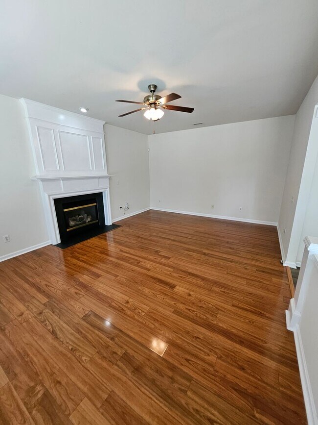 Building Photo - Beautiful Open Floor Plan with 4 Bedrooms
