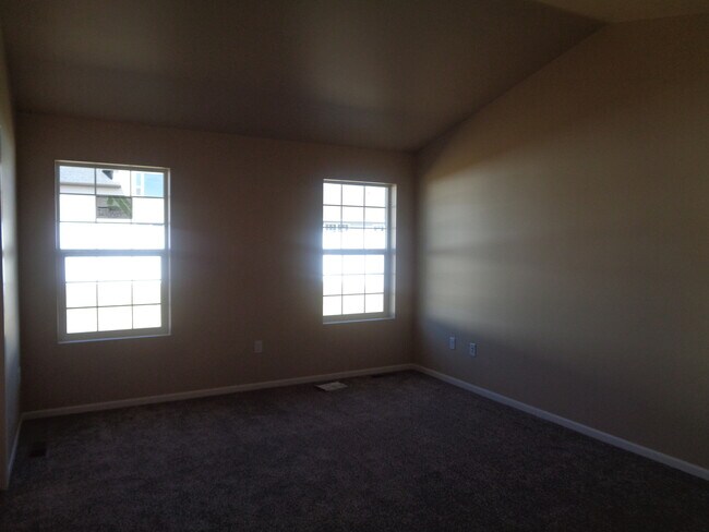 Building Photo - Newer Construction 3 Bedroom House with 3 ...
