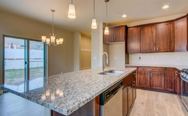 Building Photo - Gorgeous 4 Bed, 3.5 Bath Home | 3,100+ Sq ...
