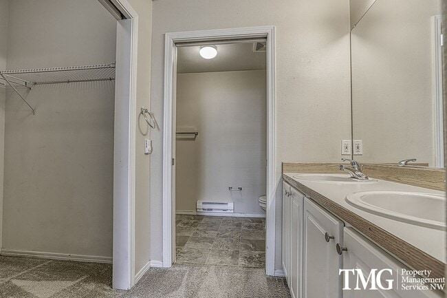 Building Photo - 2br/2ba single level condo with garage & W/D near Nike / Intel / St. Vincent Hospital