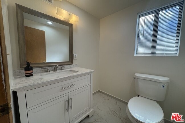 Building Photo - 2317 Maplewood Way