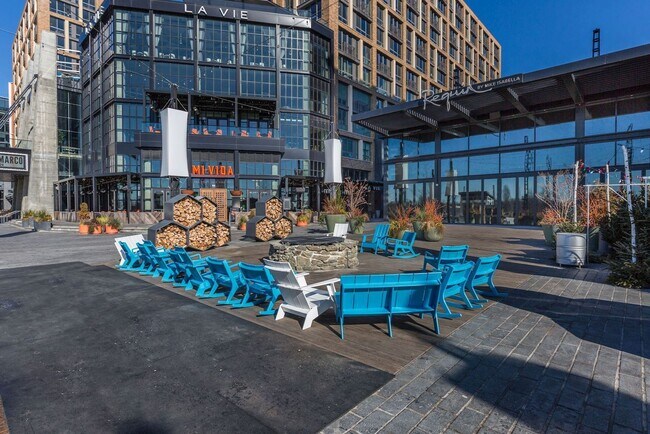 Building Photo - 1 bedroom 1 bathroom Condo in Navy Yard!