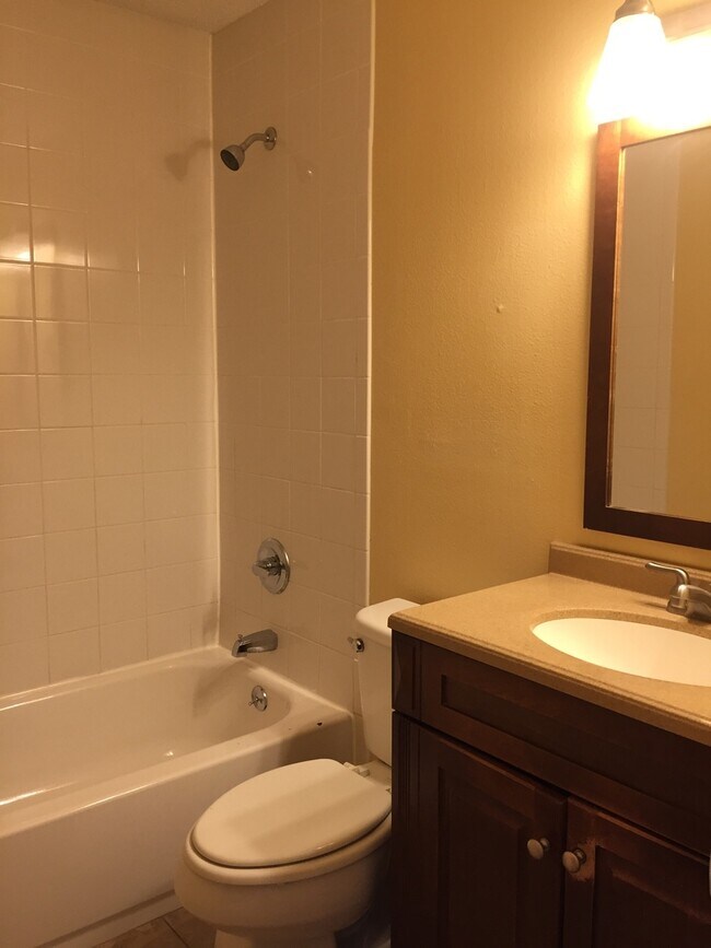 Building Photo - One Bedroom in Wimbledon!