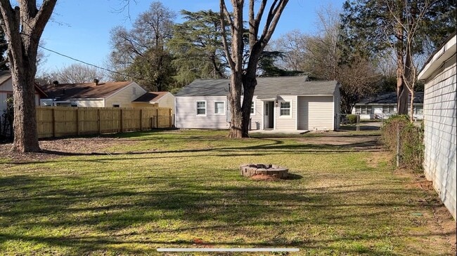Building Photo - 109 Sharyn Ln