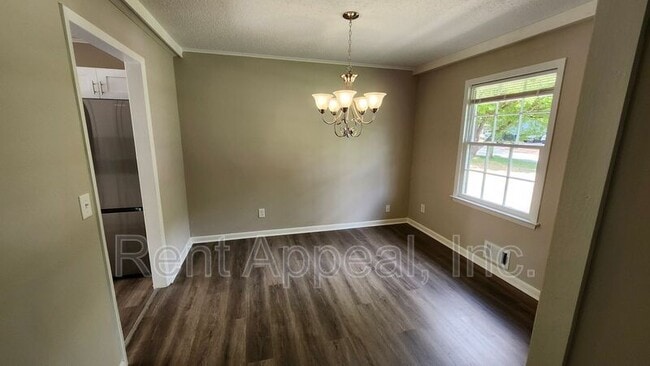 Building Photo - 1007 Strawberry Ln