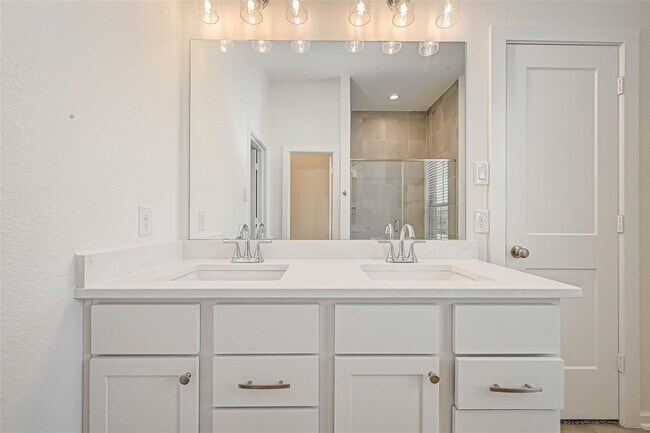 Building Photo - 580 Longleaf Pine Dr