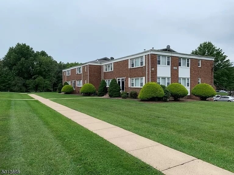 Primary Photo - 4 Dartmouth Ave