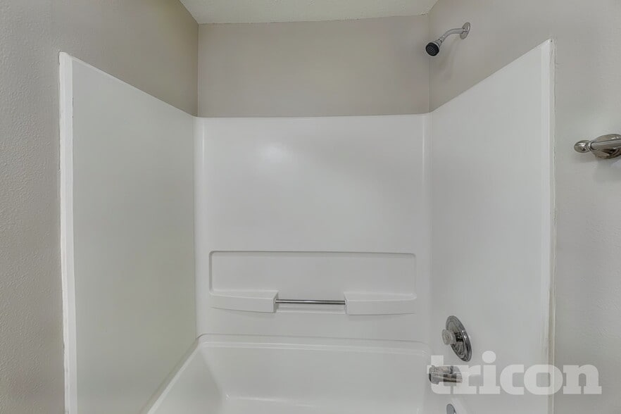 Building Photo - 746 Streamside Dr
