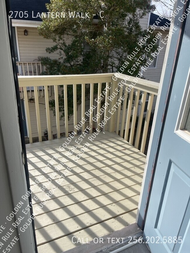 Building Photo - 2705 Lantern Walk SE