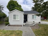 Building Photo - Cozy 2 Bedroom Home