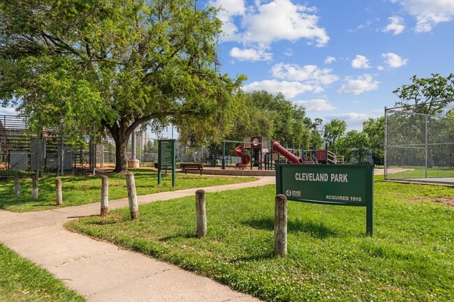 Building Photo - 3935 Gibson St