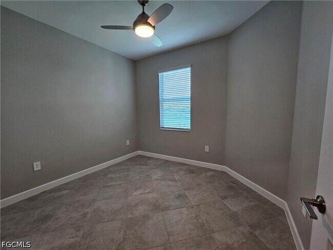 Building Photo - 20501 Hazelnut Ct S