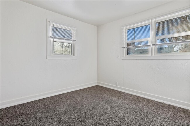 Building Photo - 1714 Main St