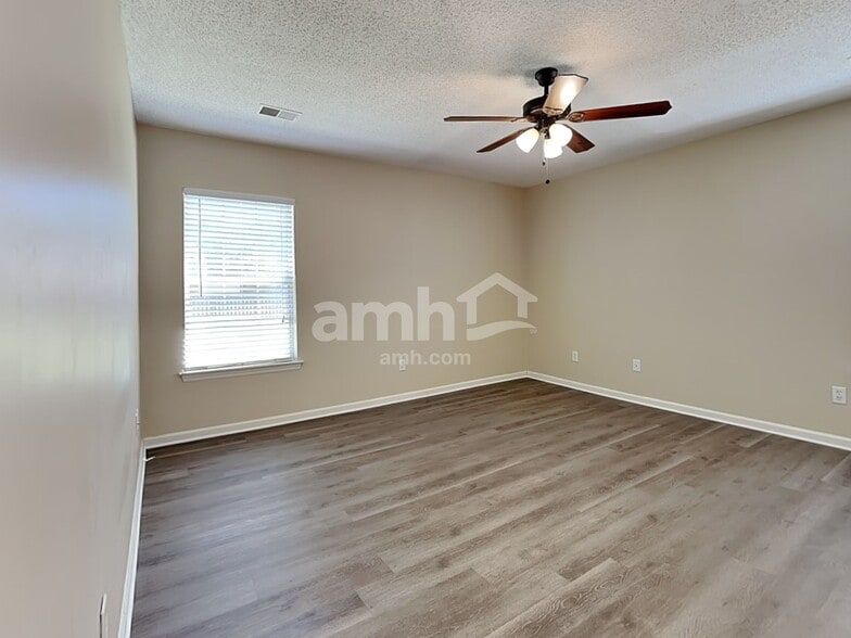 Building Photo - 537 Beverly Dr