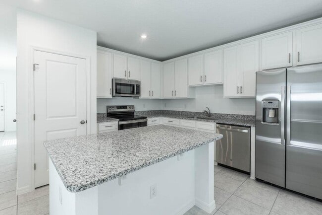 Building Photo - 1602 Fan Palm Dr