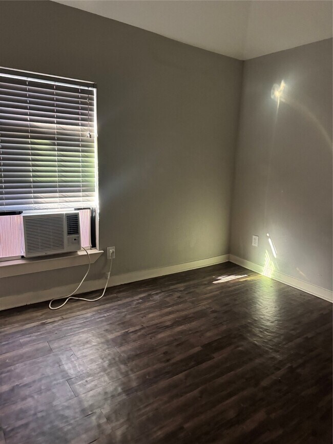 Building Photo - 4630 Woodside St