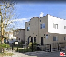 Building Photo - 1816 1/2 S La Brea Ave