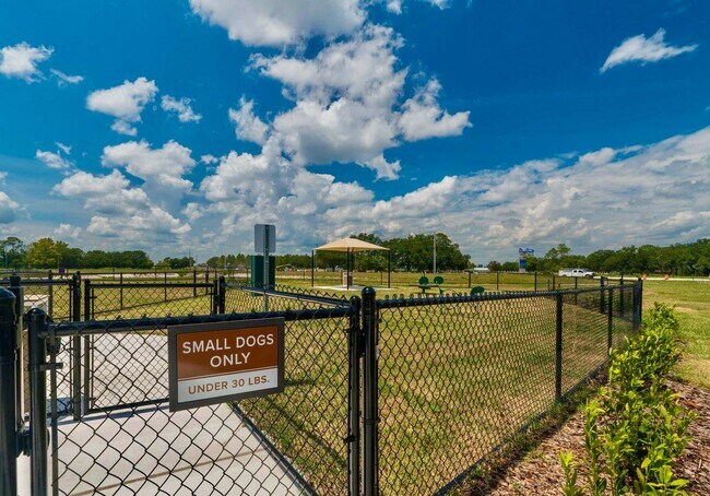 Building Photo - Gorgeous 4/ 2.5 Home in the Beautiful Lake Asbury Area of Clay County! $2,550.00