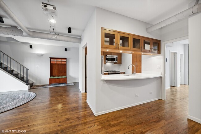 Building Photo - 2525 N Sheffield Ave