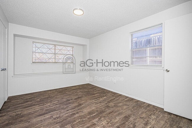 Building Photo - 3920 Dentwood Terrace