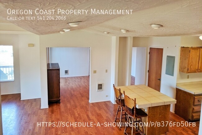 Building Photo - 584 Hwy 101 S