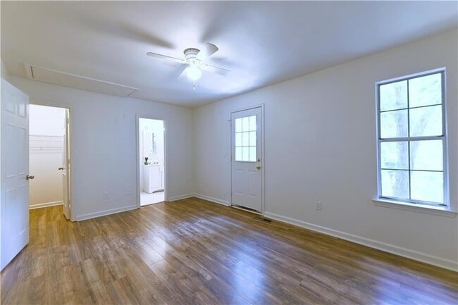 Building Photo - 1697 Cedar Bluff Way