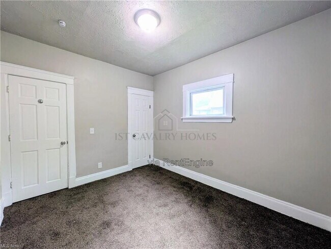 Building Photo - 10302 Lamontier Ave