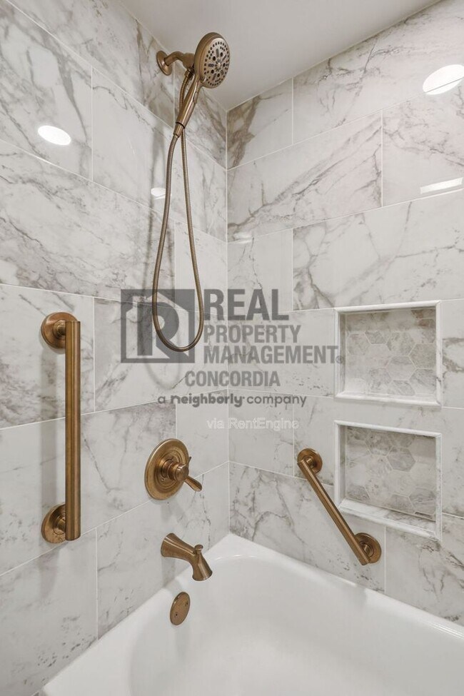 Building Photo - 5025 Hillsboro Pike